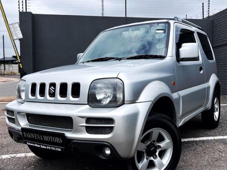 2011-Suzuki-Jimny-13_5