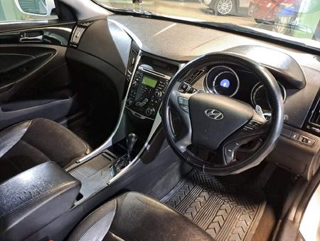 2012-Hyundai-Sonata-24-GLS-Executive-Auto_11