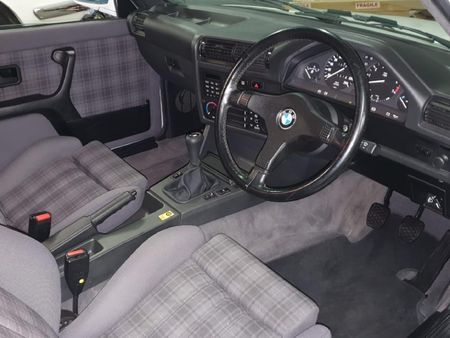 1991-BMW-3-Series-325is_2