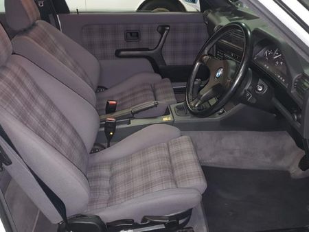 1991-BMW-3-Series-325is_4