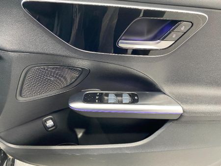 2022-Mercedes-Benz-C-Class-C-200-Auto_17