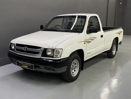2005-Toyota-Hilux-2400-D-LWB-Single-Cab_0