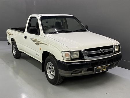 2005-Toyota-Hilux-2400-D-LWB-Single-Cab_10