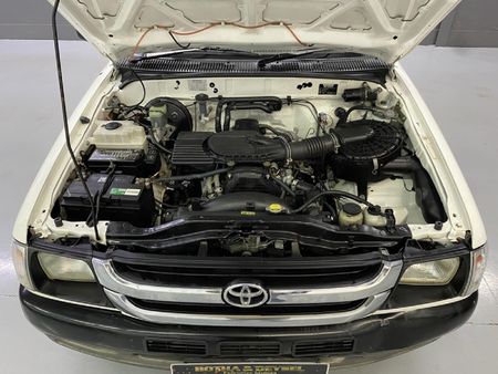 2005-Toyota-Hilux-2400-D-LWB-Single-Cab_12