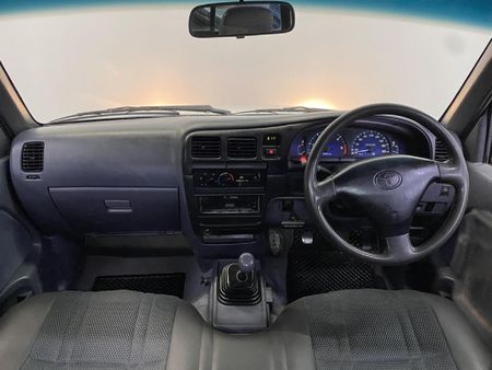 2005-Toyota-Hilux-2400-D-LWB-Single-Cab_13