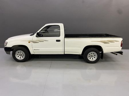 2005-Toyota-Hilux-2400-D-LWB-Single-Cab_1