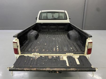 2005-Toyota-Hilux-2400-D-LWB-Single-Cab_5