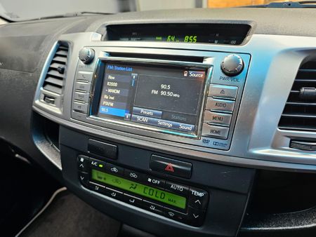 2015-Toyota-Hilux-30-D-4D-Legend-45-4x4-Auto-Double-Cab_12