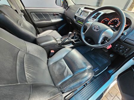 2015-Toyota-Hilux-30-D-4D-Legend-45-4x4-Auto-Double-Cab_2
