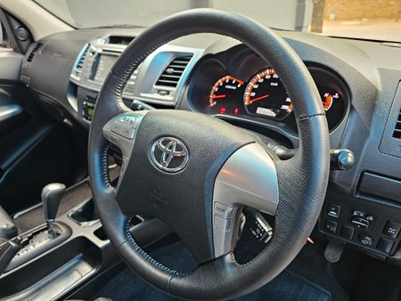 2015-Toyota-Hilux-30-D-4D-Legend-45-4x4-Auto-Double-Cab_3