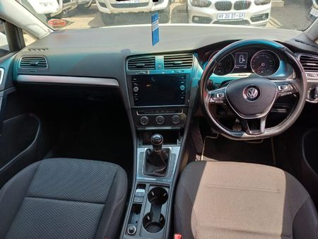 2019-Volkswagen-Golf-VII-10-TSI-Comfortline_9
