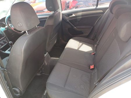 2019-Volkswagen-Golf-VII-10-TSI-Comfortline_11
