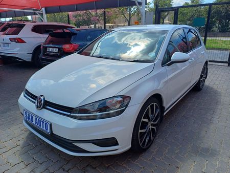 2019-Volkswagen-Golf-VII-10-TSI-Comfortline_1