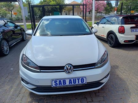 2019-Volkswagen-Golf-VII-10-TSI-Comfortline_3