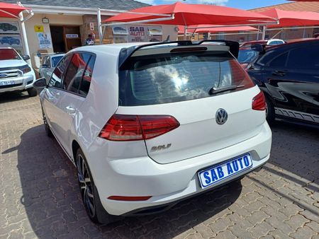 2019-Volkswagen-Golf-VII-10-TSI-Comfortline_4