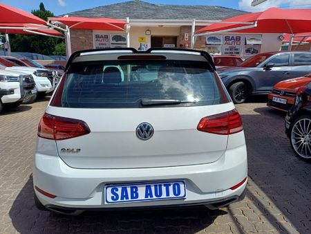 2019-Volkswagen-Golf-VII-10-TSI-Comfortline_6