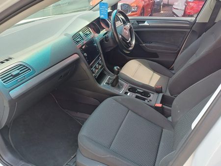 2019-Volkswagen-Golf-VII-10-TSI-Comfortline_7