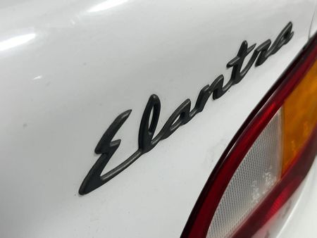 1998-Hyundai-Elantra-16-GLS-Auto_10