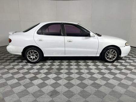 1998-Hyundai-Elantra-16-GLS-Auto_13