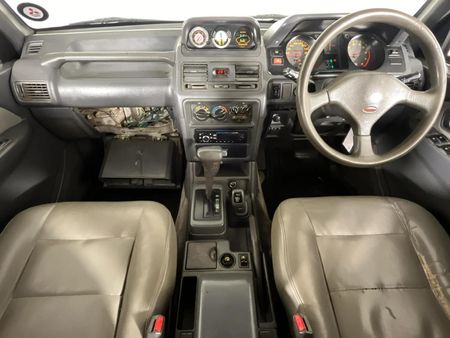 1995-Mitsubishi-Pajero-35-GLS-Auto_1
