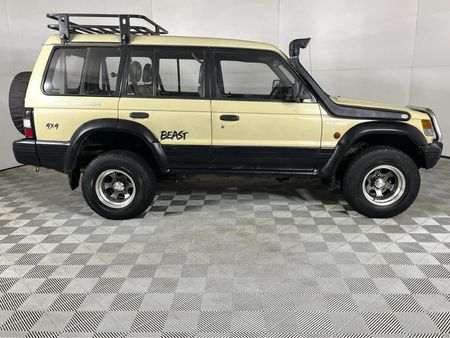 1995-Mitsubishi-Pajero-35-GLS-Auto_5