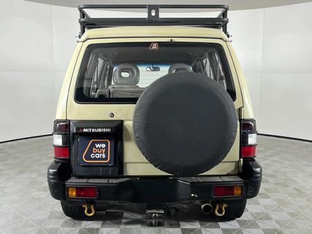 1995-Mitsubishi-Pajero-35-GLS-Auto_6