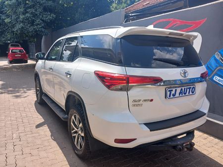 2020-Toyota-Fortuner-28-GD-6-Epic-Auto_5