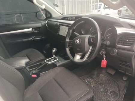 2022-Toyota-Hilux-28-GD-6-Raised-Body-Legend-Auto-Double-Cab_10