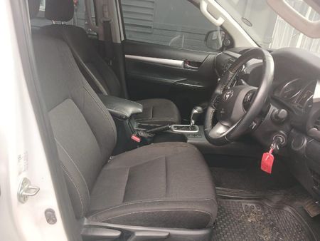 2022-Toyota-Hilux-28-GD-6-Raised-Body-Legend-Auto-Double-Cab_11