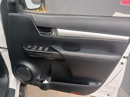 2022-Toyota-Hilux-28-GD-6-Raised-Body-Legend-Auto-Double-Cab_13