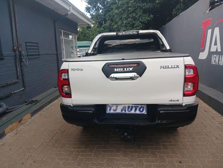 2022-Toyota-Hilux-28-GD-6-Raised-Body-Legend-Auto-Double-Cab_5