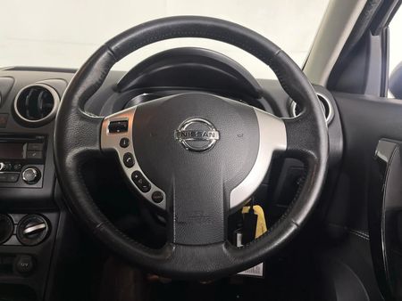 2013-Nissan-Qashqai-15-dCi-Acenta_11