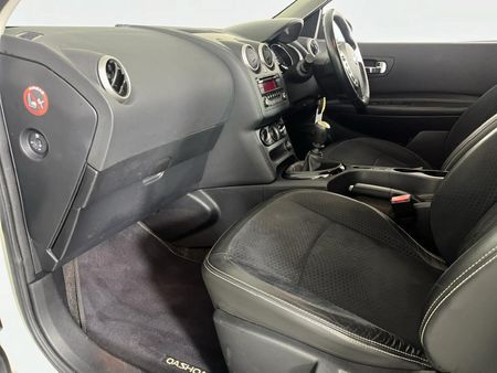 2013-Nissan-Qashqai-15-dCi-Acenta_8