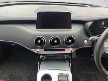 2019-Kia-Stinger-33-V6-GT_11
