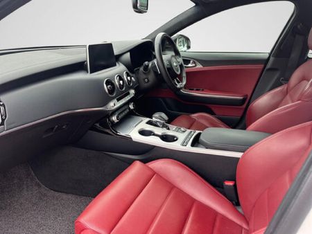 2019-Kia-Stinger-33-V6-GT_13