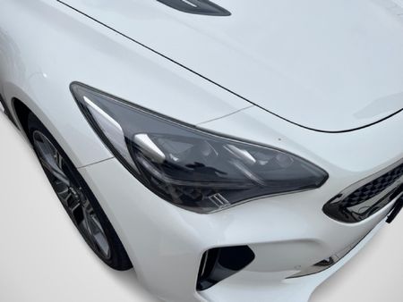 2019-Kia-Stinger-33-V6-GT_18
