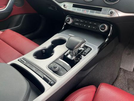 2019-Kia-Stinger-33-V6-GT_23