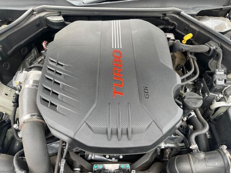 2019-Kia-Stinger-33-V6-GT_8