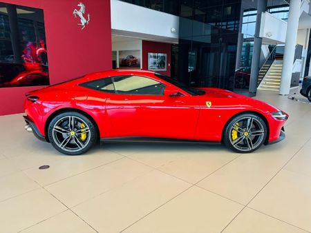 2022-Ferrari-Roma_9