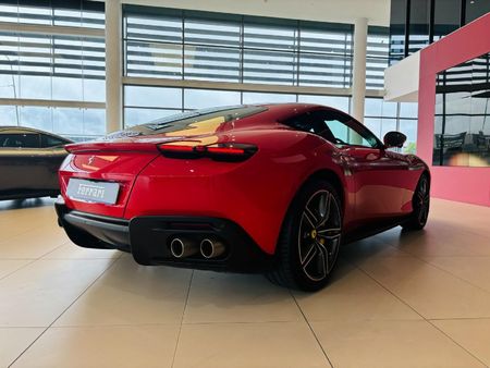 2022-Ferrari-Roma_5