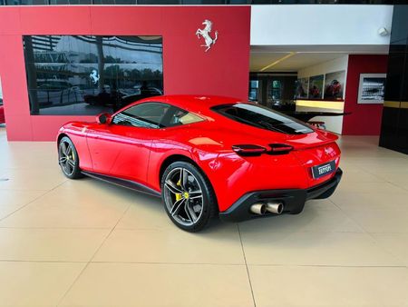 2022-Ferrari-Roma_7