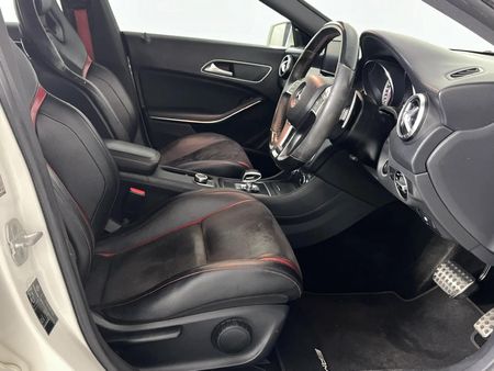 2014-Mercedes-AMG-CLA-45-AMG_9