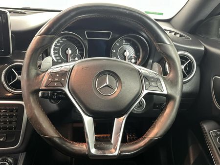 2014-Mercedes-AMG-CLA-45-AMG_12