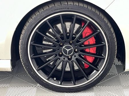 2014-Mercedes-AMG-CLA-45-AMG_5