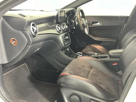 2014-Mercedes-AMG-CLA-45-AMG_8