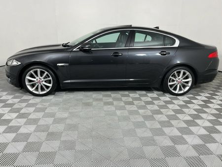 2014-Jaguar-XF-22-D-Premium-Luxury_7