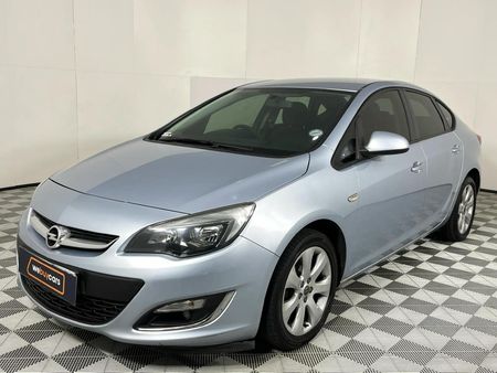 2014-Opel-Astra-14T-Enjoy-Auto_0