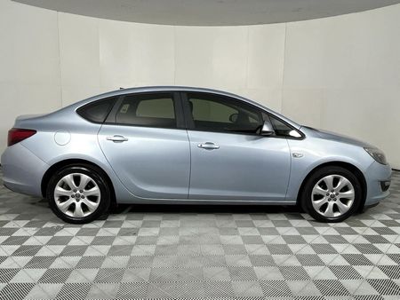 2014-Opel-Astra-14T-Enjoy-Auto_9