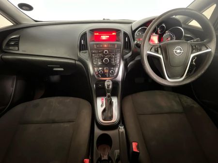 2014-Opel-Astra-14T-Enjoy-Auto_1