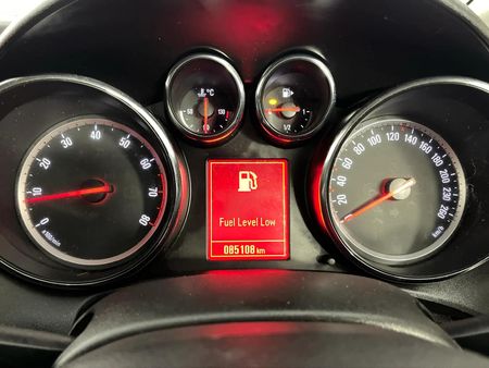 2014-Opel-Astra-14T-Enjoy-Auto_2